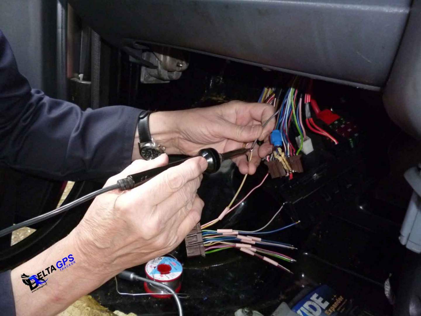 ردیاب خودرو بدون تداخل در گارانتی ماشین با نصب جی پی اس